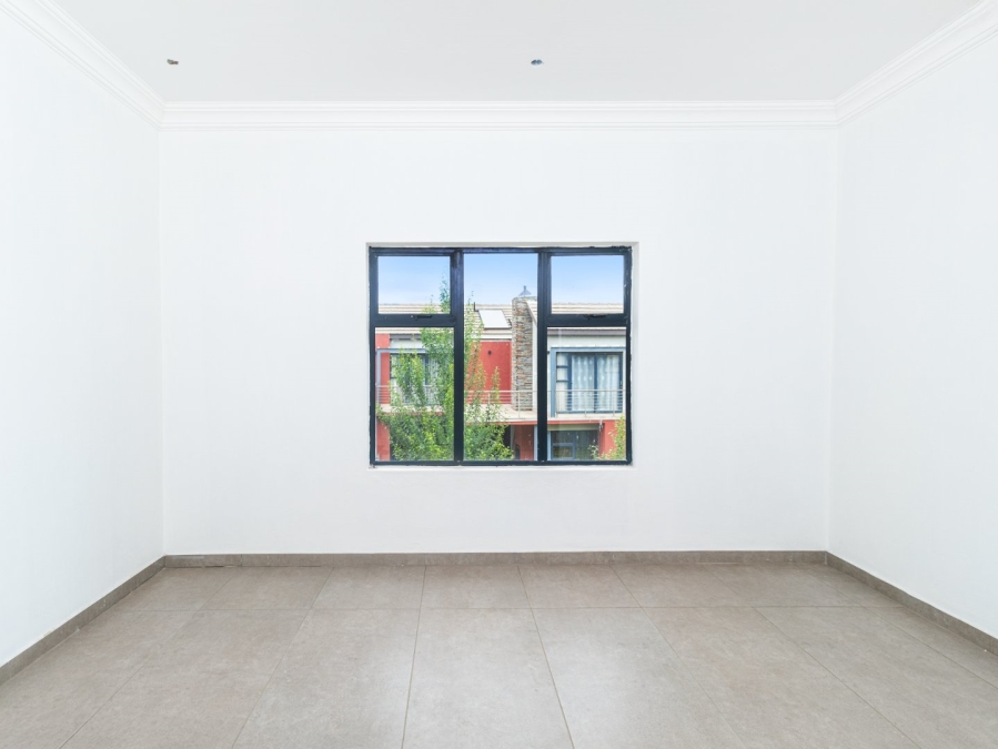 6 Bedroom Property for Sale in Gateway Manor North West